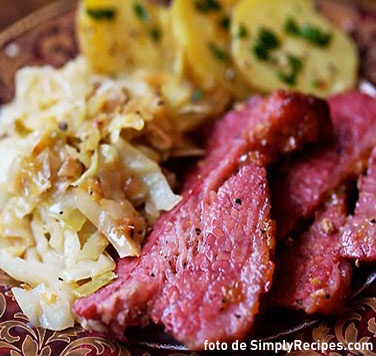 Un clásico en San Patricio para acompañar tus cervezas: "Corned Beef and Cabbage"