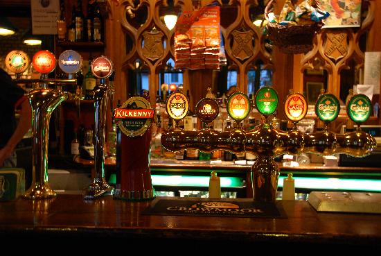 the-bar-at-the-globe