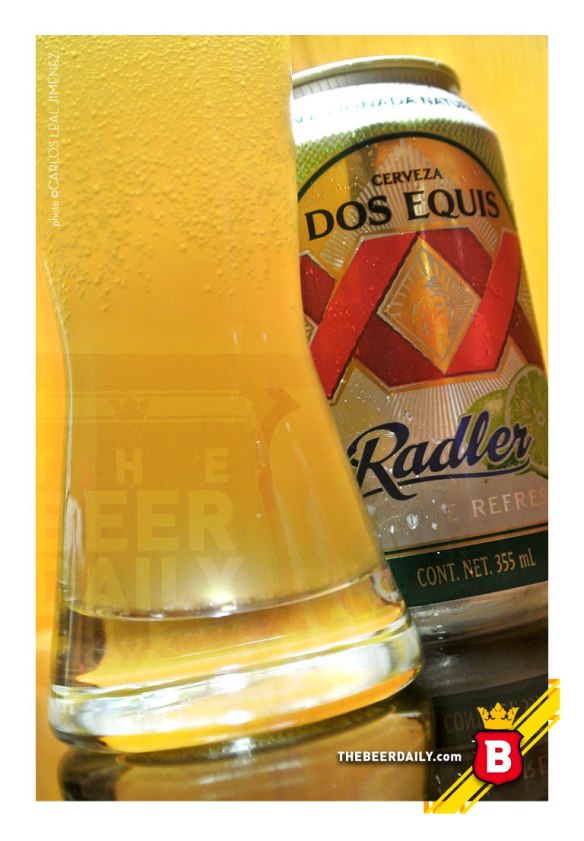 Esta es la Dos Equis Radler, con una apariencia más "lechosa" que una cerveza normal.