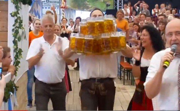 "Ahh, y ya de pasada, le encargo algo de botana, joven"