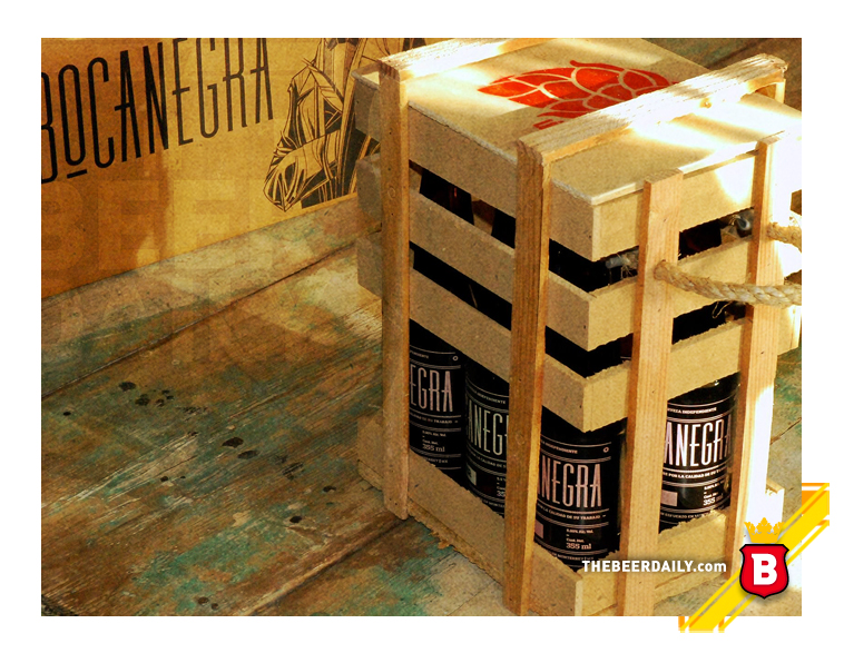 Si a quien le vas a regalar es fan de Bocanegra, una caja así le caerá muy bien